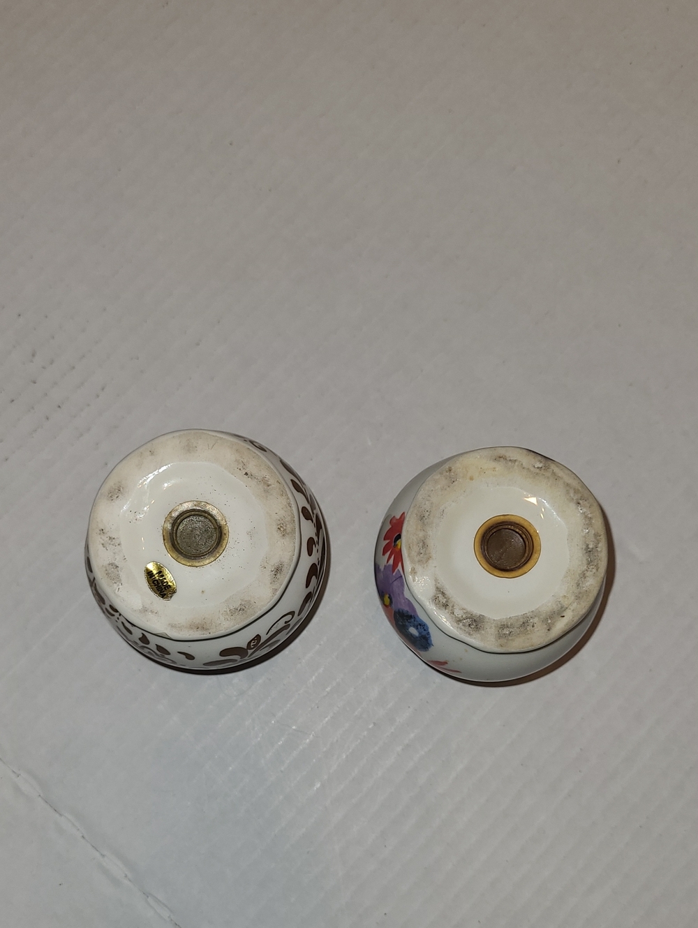 Pioneer WOMEN Salt and Pepper Shakers - Blue & Yellow Tops - Picture 4 of 4